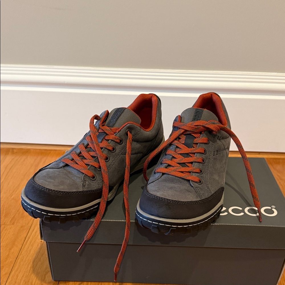 Ecco Men's Gray Sneakers with Orange Accents